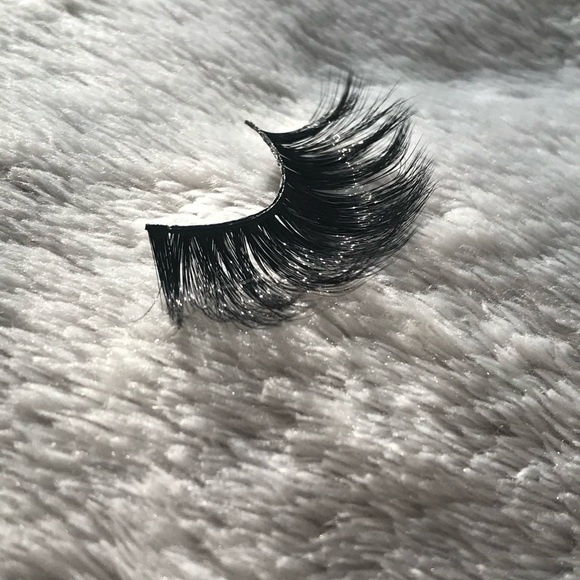 Ellie Lash Co Faux Mink Lash - Picture 2 of 3